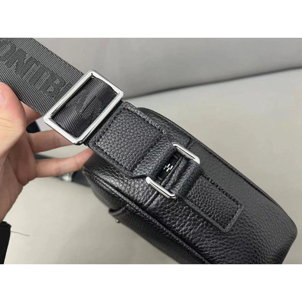Montblanc萬寶龍包包 牛皮背包 相機包 男生單肩包 側背包 斜背包 手機袋 斜背包 黑色真皮休閒包 時尚通勤百搭-細節圖8