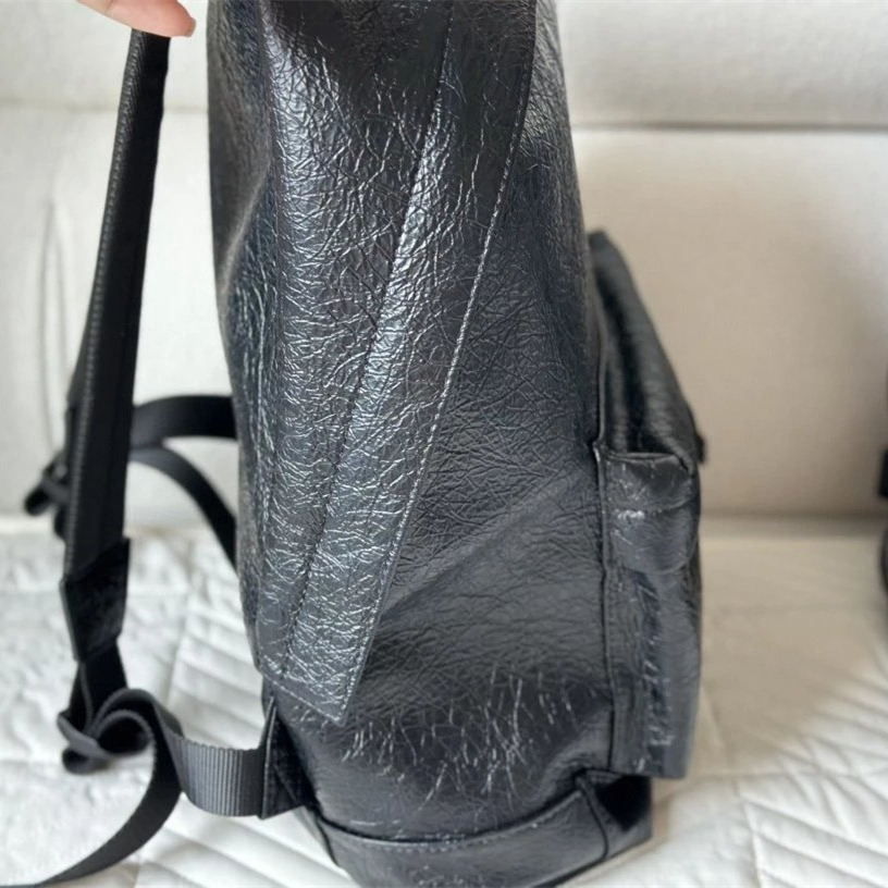 BALENCIAGA巴黎世家雙肩包 EXPLORER男生背包 黑色皮質包包 牛皮包包 大容量多隔層電腦包 筆電背包 旅行-細節圖6