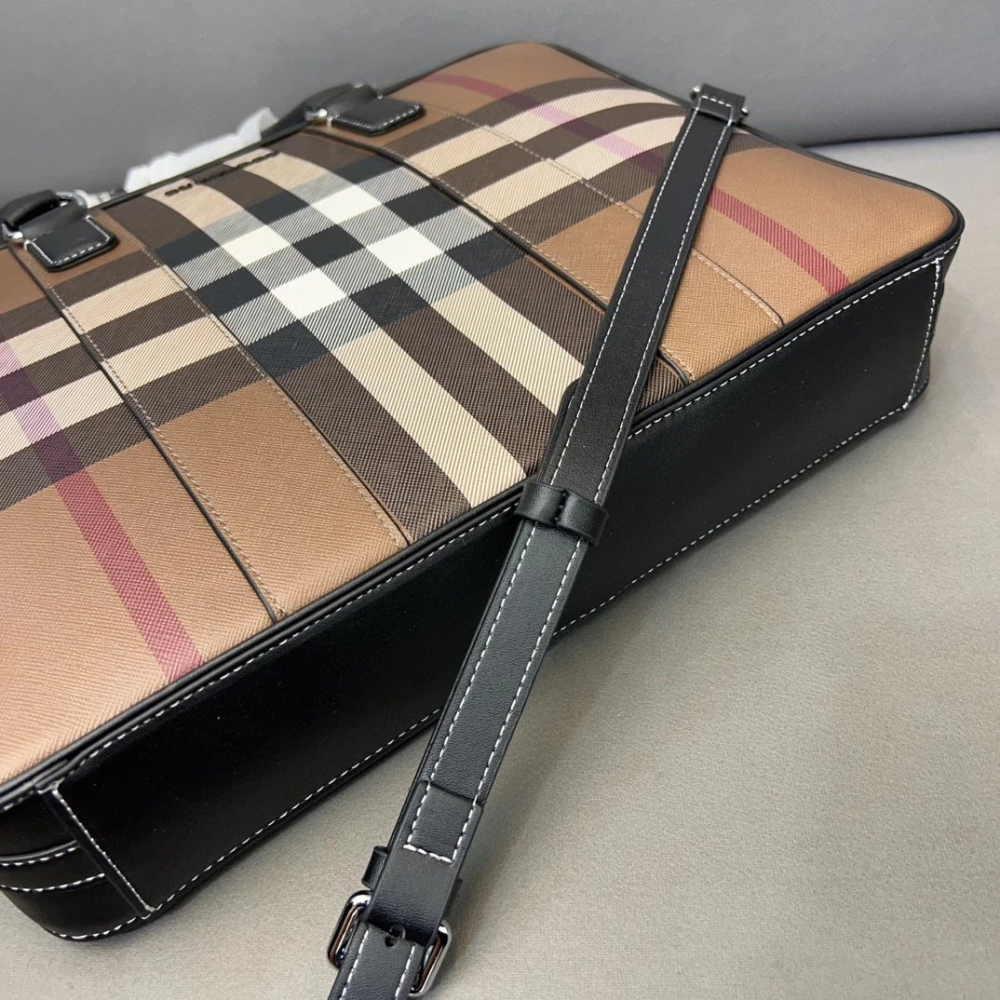 Burberry戰馬公事包 巴寶莉包包 男生斜背包 單肩包 側背包 手提袋 多隔層多功能背包 經典格子電腦包 筆電背包-細節圖8