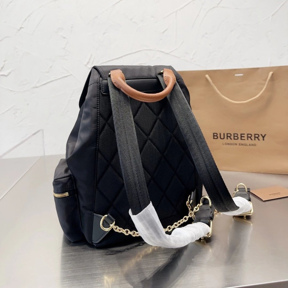 Burberry戰馬包包 女生雙肩包 輕量尼龍布雙肩後背包 手提袋 大容量旅行包 學生書包 休閒包 時尚通勤百搭女包-細節圖5