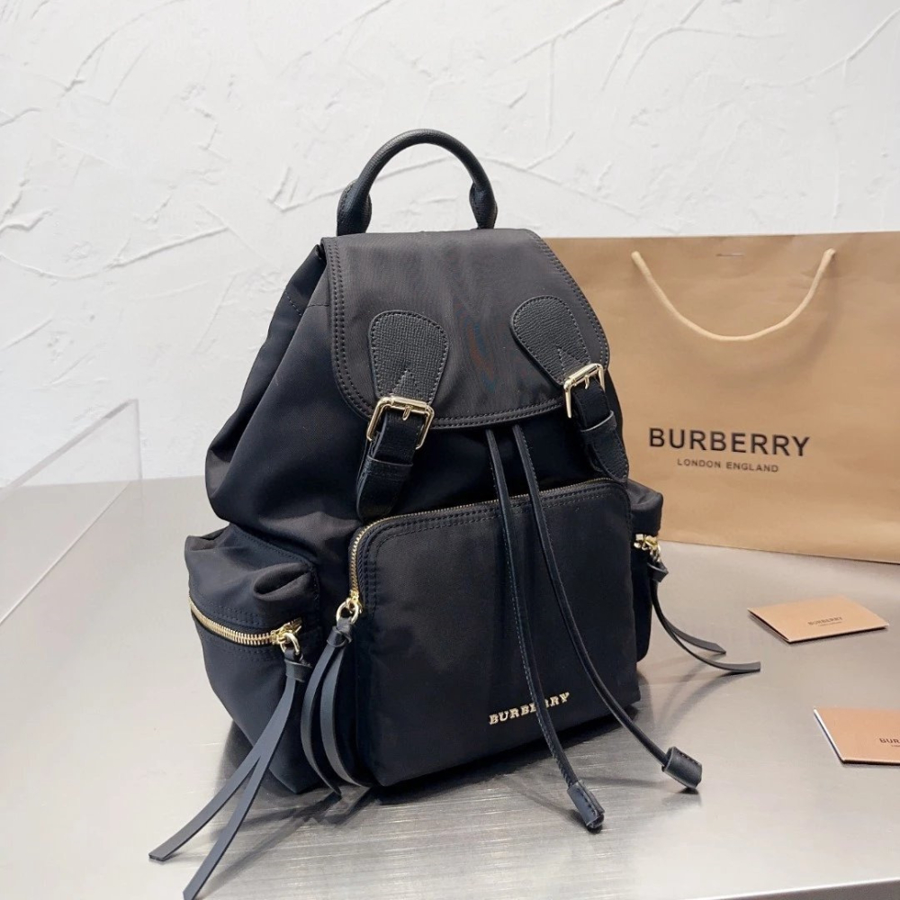 Burberry戰馬包包 女生雙肩包 輕量尼龍布雙肩後背包 手提袋 大容量旅行包 學生書包 休閒包 時尚通勤百搭女包-細節圖8