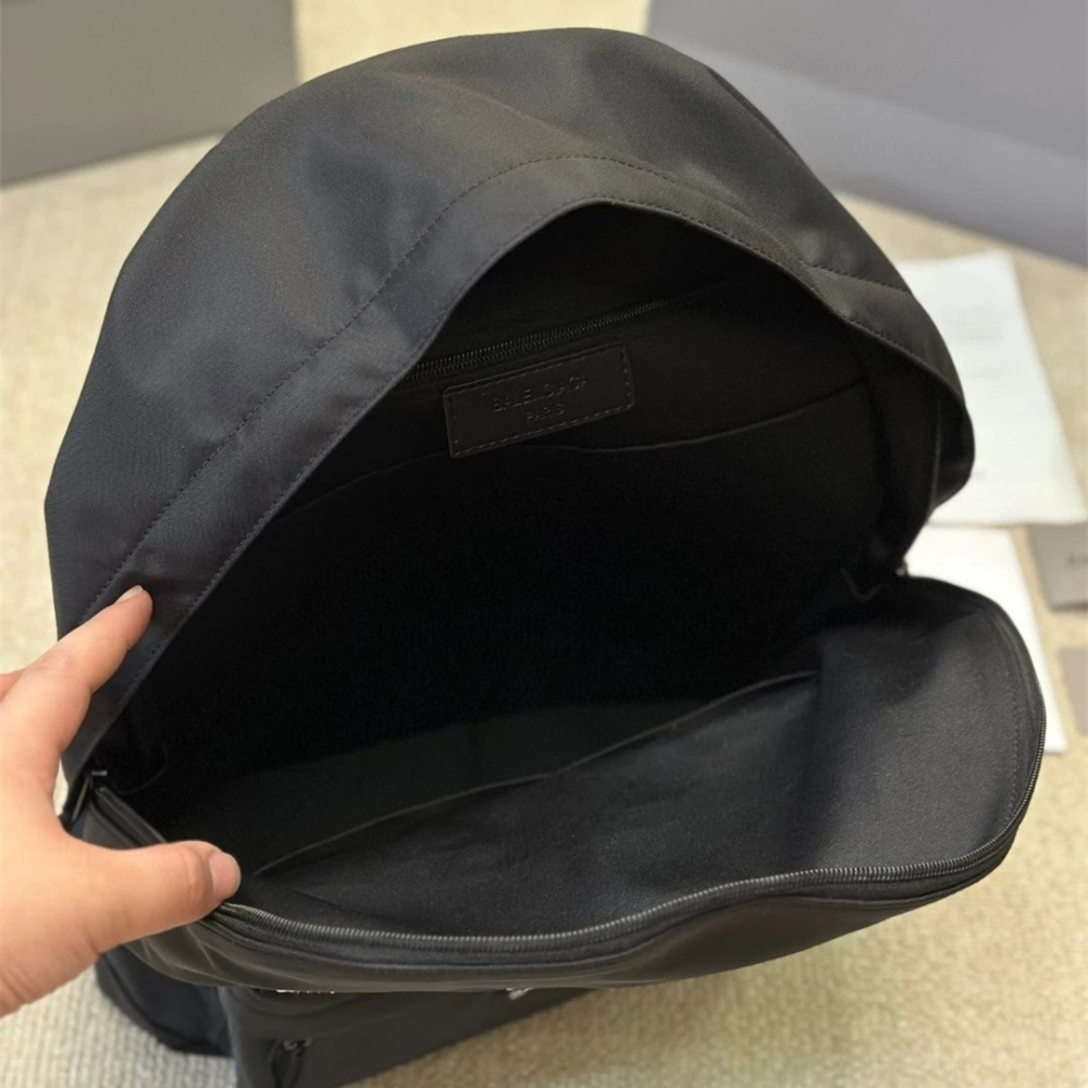 Balenciaga巴黎世家雙肩包 EXPLORER雙肩後背包 男女通用背包 尼龍布大容量旅行包 刺繡徽標字母包 休閒運-細節圖10