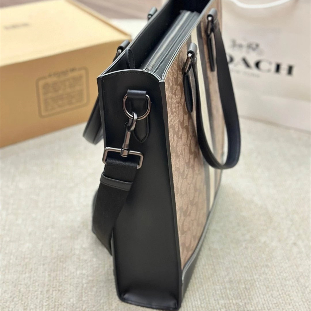 Coach蔻馳包包 graham男士豎款托特包 VARSITY條紋手提袋 商務出差公事包 電腦包 公文包 通勤百搭休閒包-細節圖8