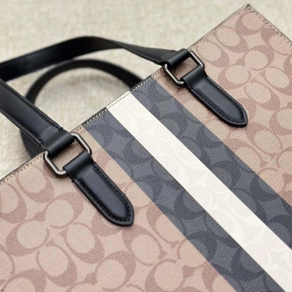 Coach蔻馳包包 graham男士豎款托特包 VARSITY條紋手提袋 商務出差公事包 電腦包 公文包 通勤百搭休閒包-細節圖10