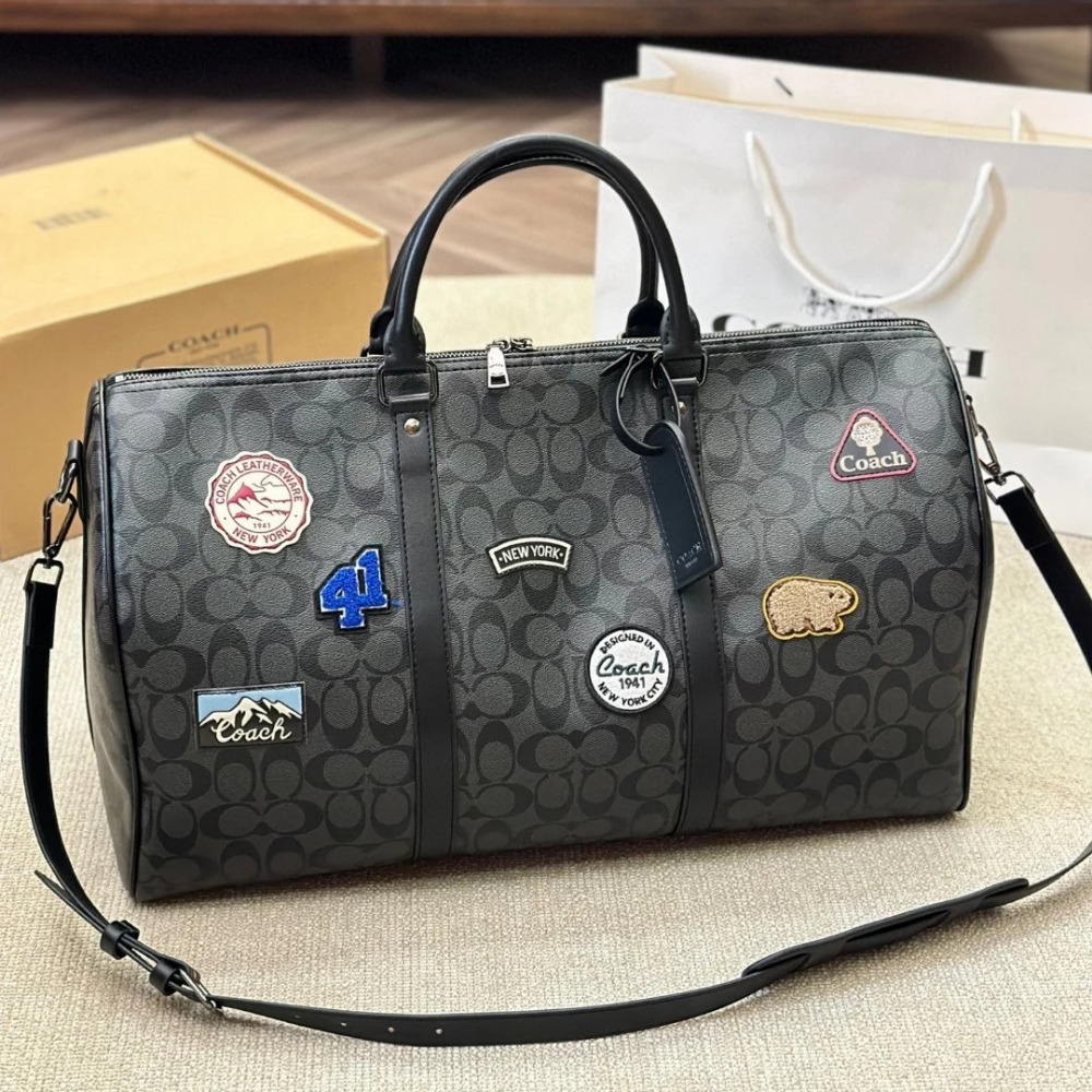 Coach蔻馳包包 男女通用健身包 徽章旅行包 大容量手提袋 單肩包 側背包 斜背包 枕頭包 經典老花色瑜伽包-規格圖9