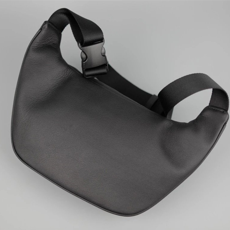 Balenciaga背包 巴黎世家胸包 男女通用胸包 字母包 黑色真皮皮質背包 牛皮腰包 時尚休閒包 運動包 男生胸包-細節圖2