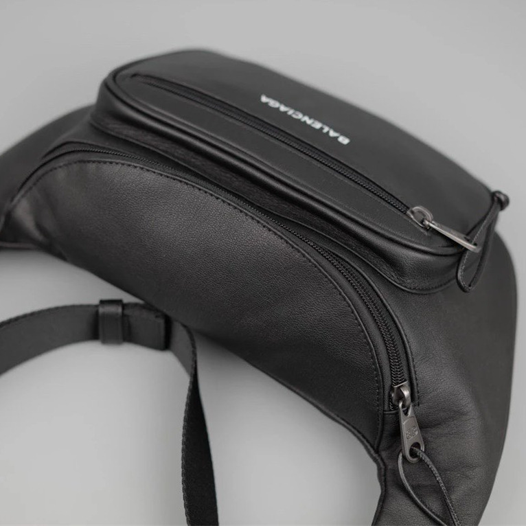 Balenciaga背包 巴黎世家胸包 男女通用胸包 字母包 黑色真皮皮質背包 牛皮腰包 時尚休閒包 運動包 男生胸包-細節圖3