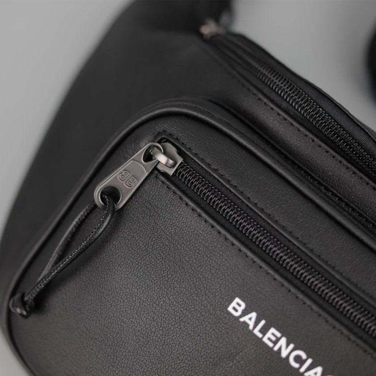 Balenciaga背包 巴黎世家胸包 男女通用胸包 字母包 黑色真皮皮質背包 牛皮腰包 時尚休閒包 運動包 男生胸包-細節圖7