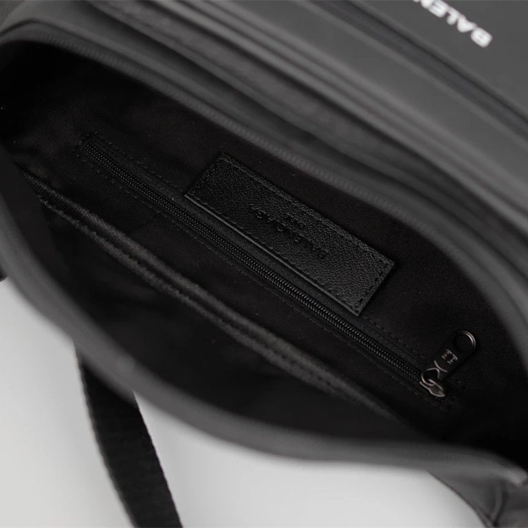 Balenciaga背包 巴黎世家胸包 男女通用胸包 字母包 黑色真皮皮質背包 牛皮腰包 時尚休閒包 運動包 男生胸包-細節圖9