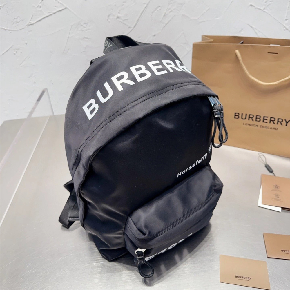 BURBERRY戰馬雙肩包 巴寶莉背包 男女通用背包 男生雙肩後背包 輕量尼龍筆電背包 防潑水休閒包 學生書包 商務通勤-細節圖3