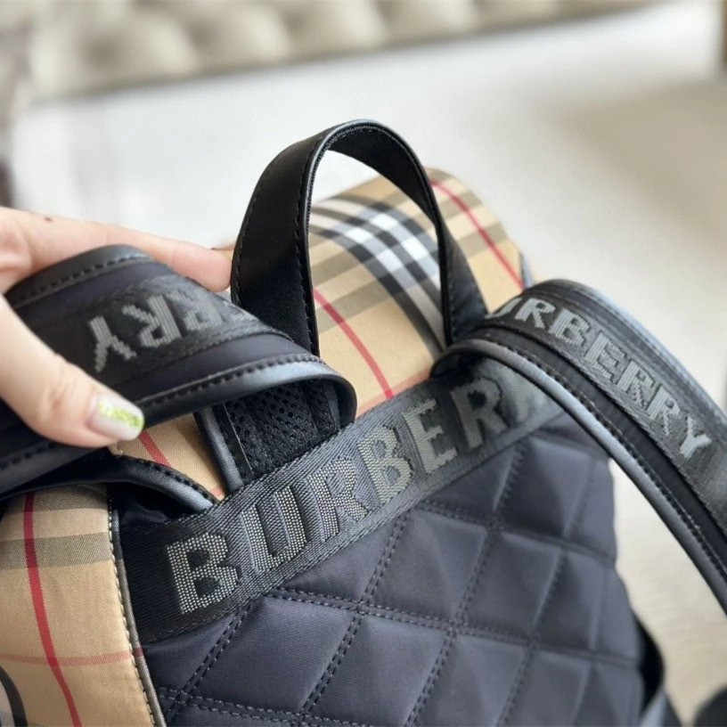 Burberry戰馬雙肩包 巴寶莉背包 男女通用背包 復古格紋翻蓋包 抽繩包 大容量旅行包 休閒包 通勤時尚休閒包 運動-細節圖5