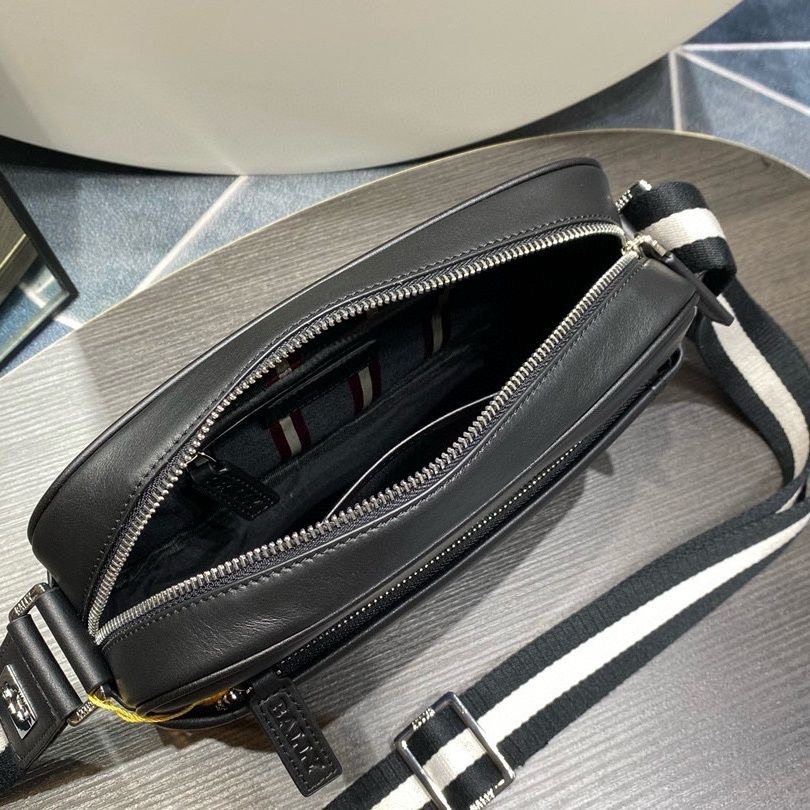 Bally巴利包包 男生斜背包 男士相機包 真皮包包 黑色牛皮男包 時尚通勤包 運動包 多隔層小方包 小背包男 旅行包-細節圖3