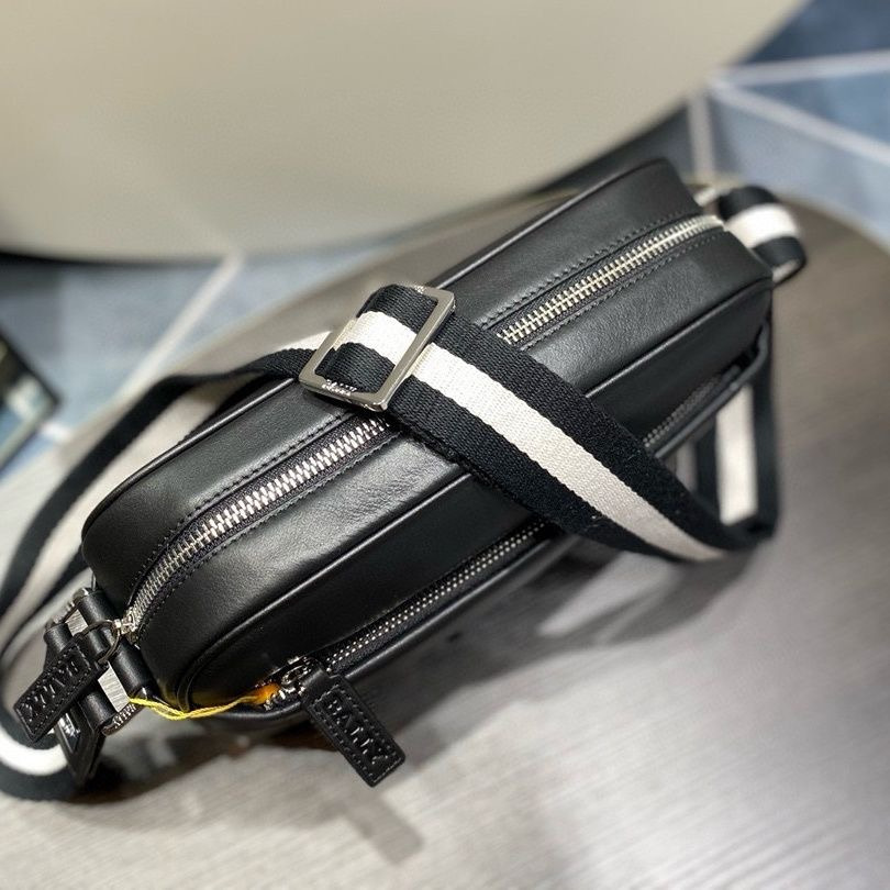 Bally巴利包包 男生斜背包 男士相機包 真皮包包 黑色牛皮男包 時尚通勤包 運動包 多隔層小方包 小背包男 旅行包-細節圖4