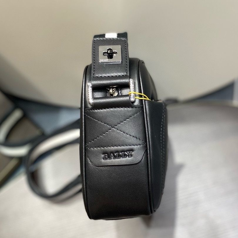 Bally巴利包包 男生斜背包 男士相機包 真皮包包 黑色牛皮男包 時尚通勤包 運動包 多隔層小方包 小背包男 旅行包-細節圖5
