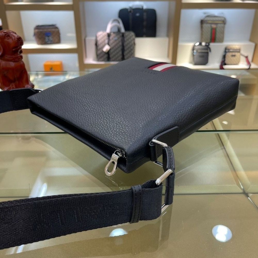 Bally巴利包包 男士斜背包 黑色荔枝紋牛皮背包 高檔通勤男包 皮質包包男 商務旅行包 公事包 單肩包 側背包-細節圖4