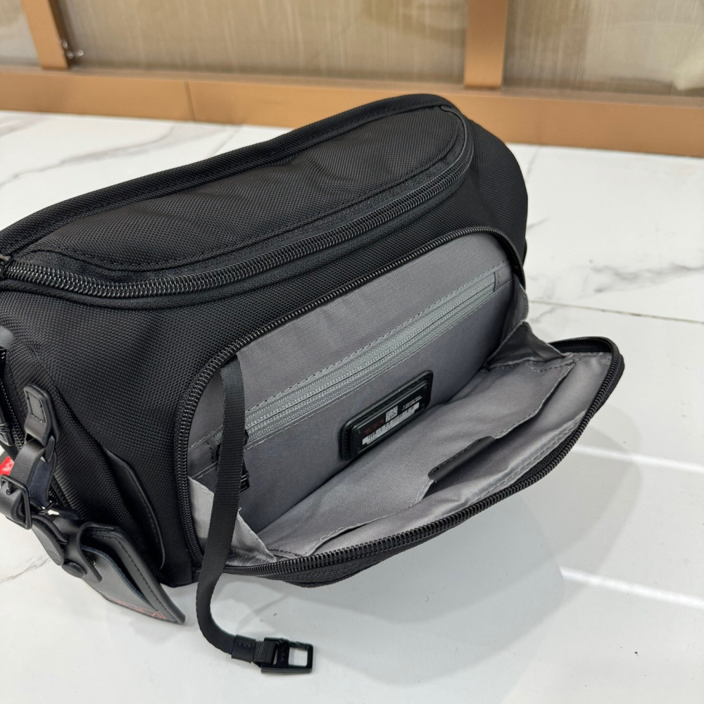 TUMI途明包包 Alpha 3系列2203714男士休閒包 男生胸包 輕便通勤單肩包 斜背包 腰包 手機袋 旅行包-細節圖8
