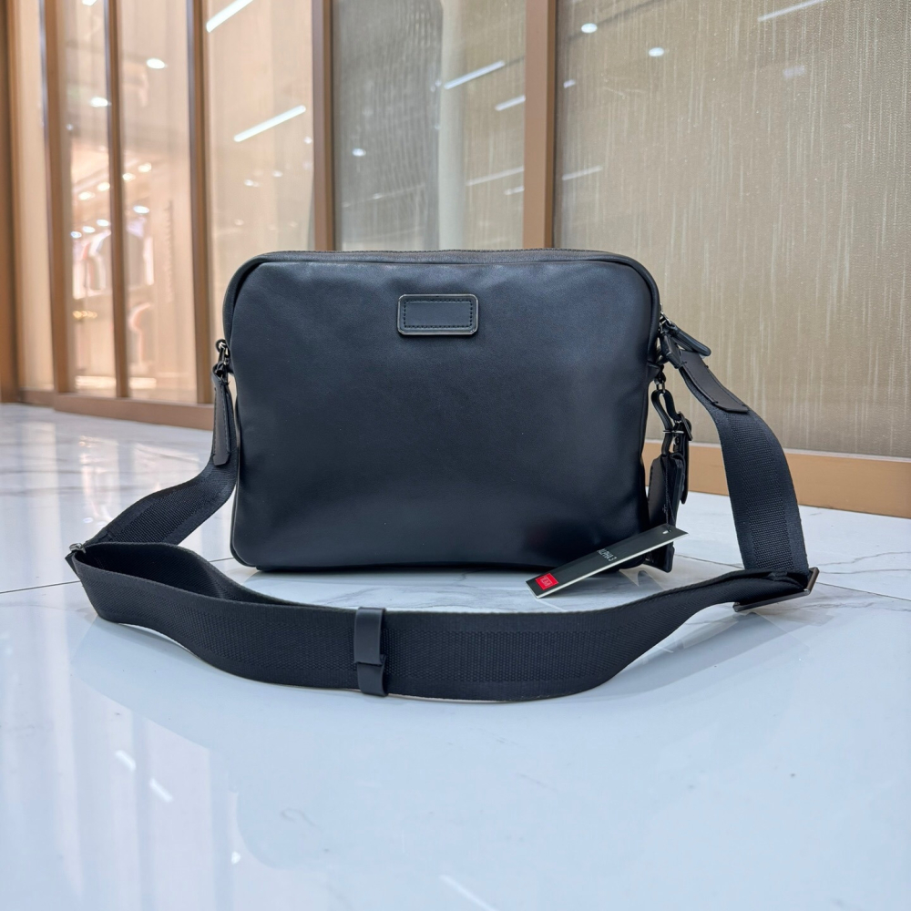 TUMI途明包包 HARRISON系列9602056D牛皮單肩包 商務休閒包 黑色皮質男包 真皮背包 多功能多隔層斜背包-細節圖3