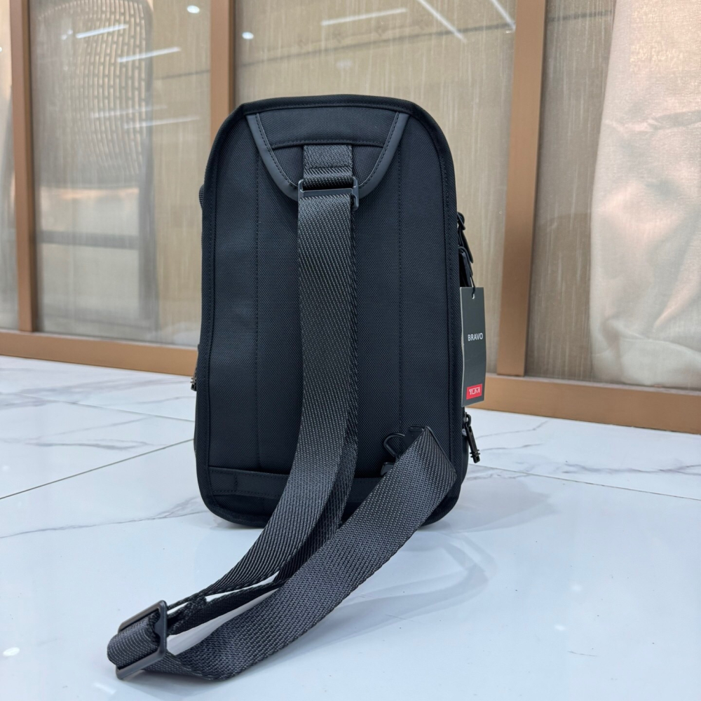 TUMI途明包包 232393男士胸包 時尚休閒包 通勤百搭男包 彈道尼龍拼牛皮背包 大容量側背包 斜背包 旅行包 腰包-細節圖6