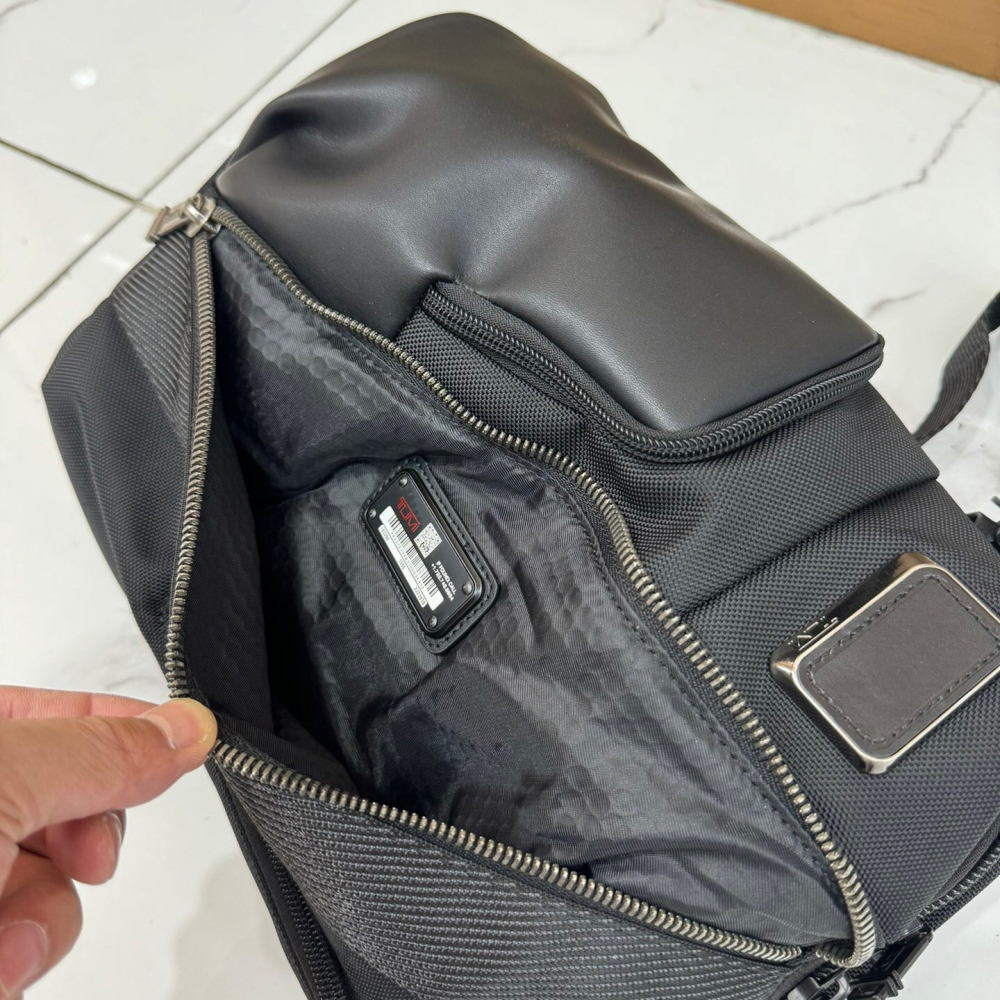 TUMI途明包包 232393男士胸包 時尚休閒包 通勤百搭男包 彈道尼龍拼牛皮背包 大容量側背包 斜背包 旅行包 腰包-細節圖10