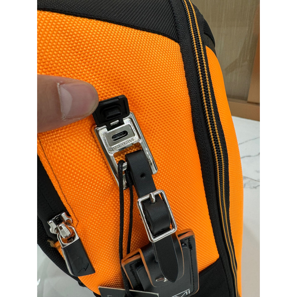 TUMI雙肩包 途米背包 McLaren 373002 60週年系列Velocity雙肩包 CX6碳纖維材質休閒運動包-細節圖5