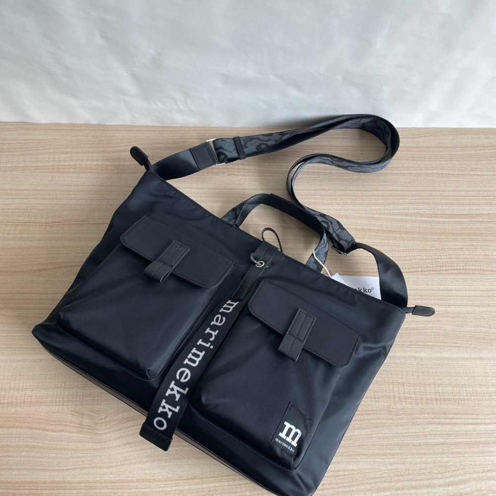 Marimekko包包 多功能單肩包 男生包包 大容量郵差包 黑色尼龍休閒包 通勤百搭男包 側背電腦包 斜背包 手提袋-規格圖10