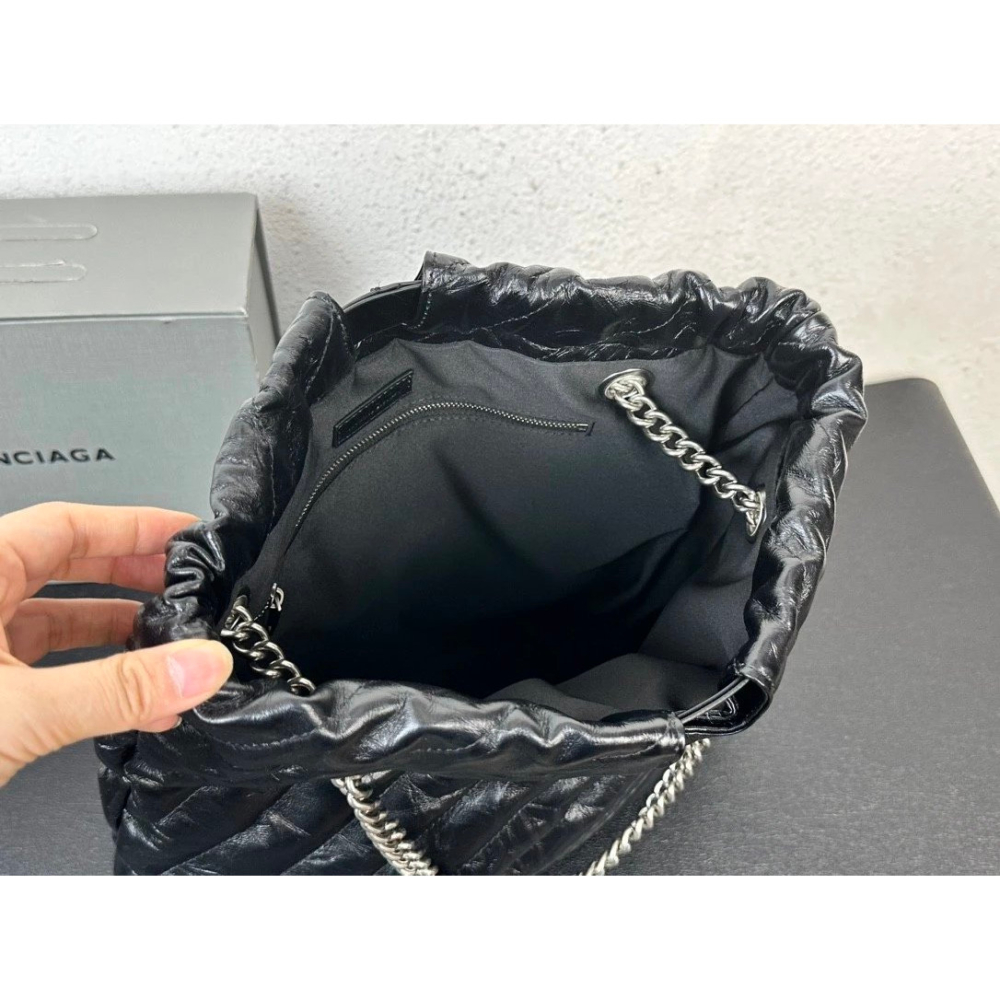 BALENCIAG巴黎世家包包 23crush系列鏈條包 機場包 女生包包 黑色皮質背包 時尚休閒垃圾袋 真皮單肩包 手-細節圖8