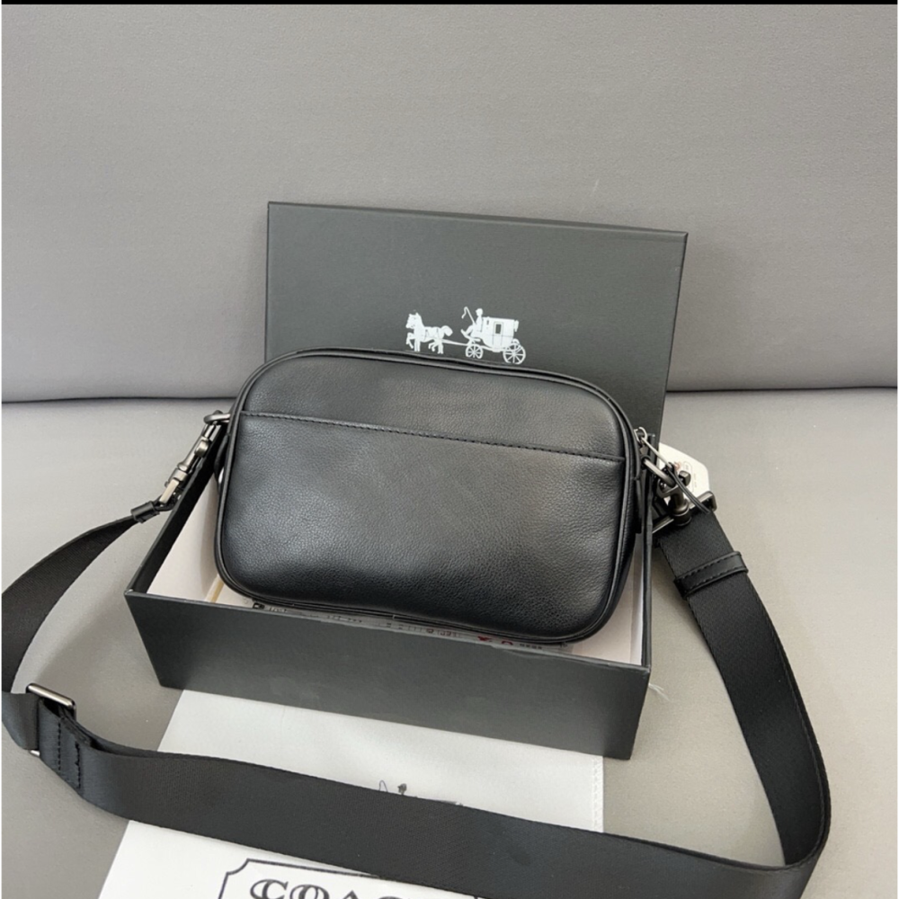 蔻馳相機包 coach包包 男生包包 男士斜背包 小背包 休閒運動包 旅行包 通勤百搭男包 手機袋 多隔層單肩包 黑色真-細節圖2