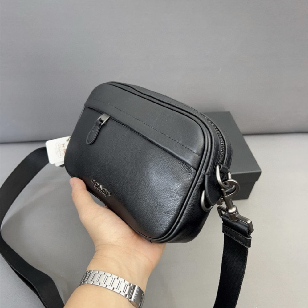 蔻馳相機包 coach包包 男生包包 男士斜背包 小背包 休閒運動包 旅行包 通勤百搭男包 手機袋 多隔層單肩包 黑色真-細節圖4