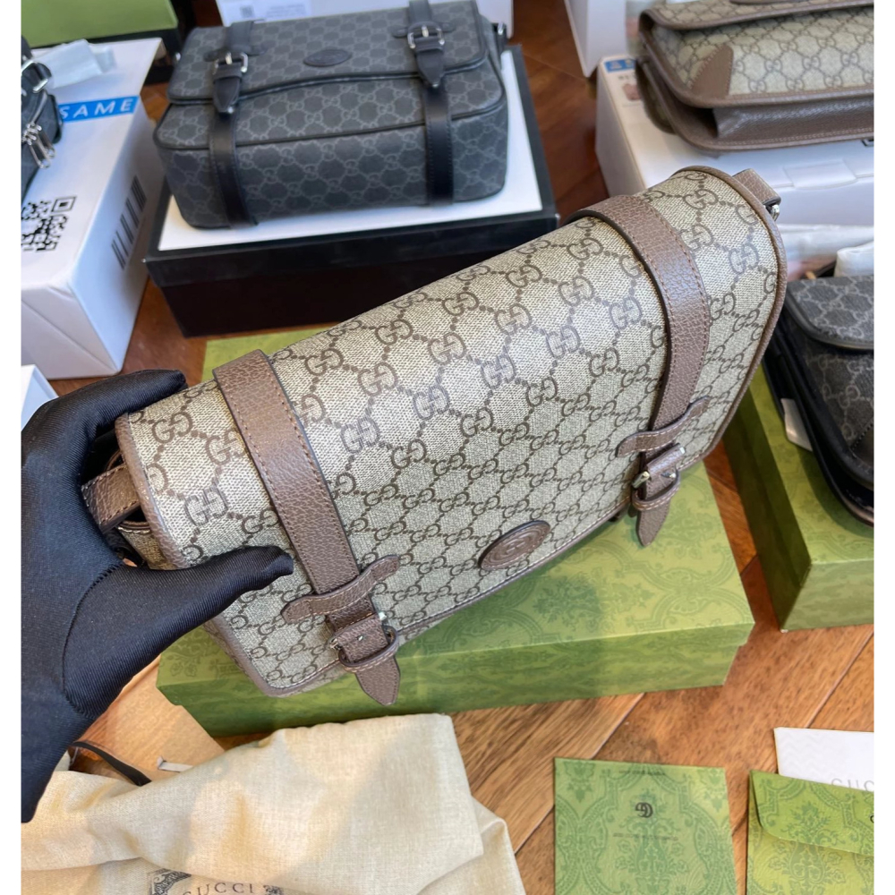 GUCCI郵差包 古馳包包 男生斜背包 單肩包 側背包 經典老花PVC拼牛皮翻蓋包 大容量背包男 公事包 商務通勤男包-細節圖5