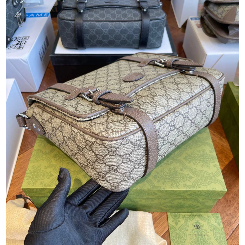 GUCCI郵差包 古馳包包 男生斜背包 單肩包 側背包 經典老花PVC拼牛皮翻蓋包 大容量背包男 公事包 商務通勤男包-細節圖7