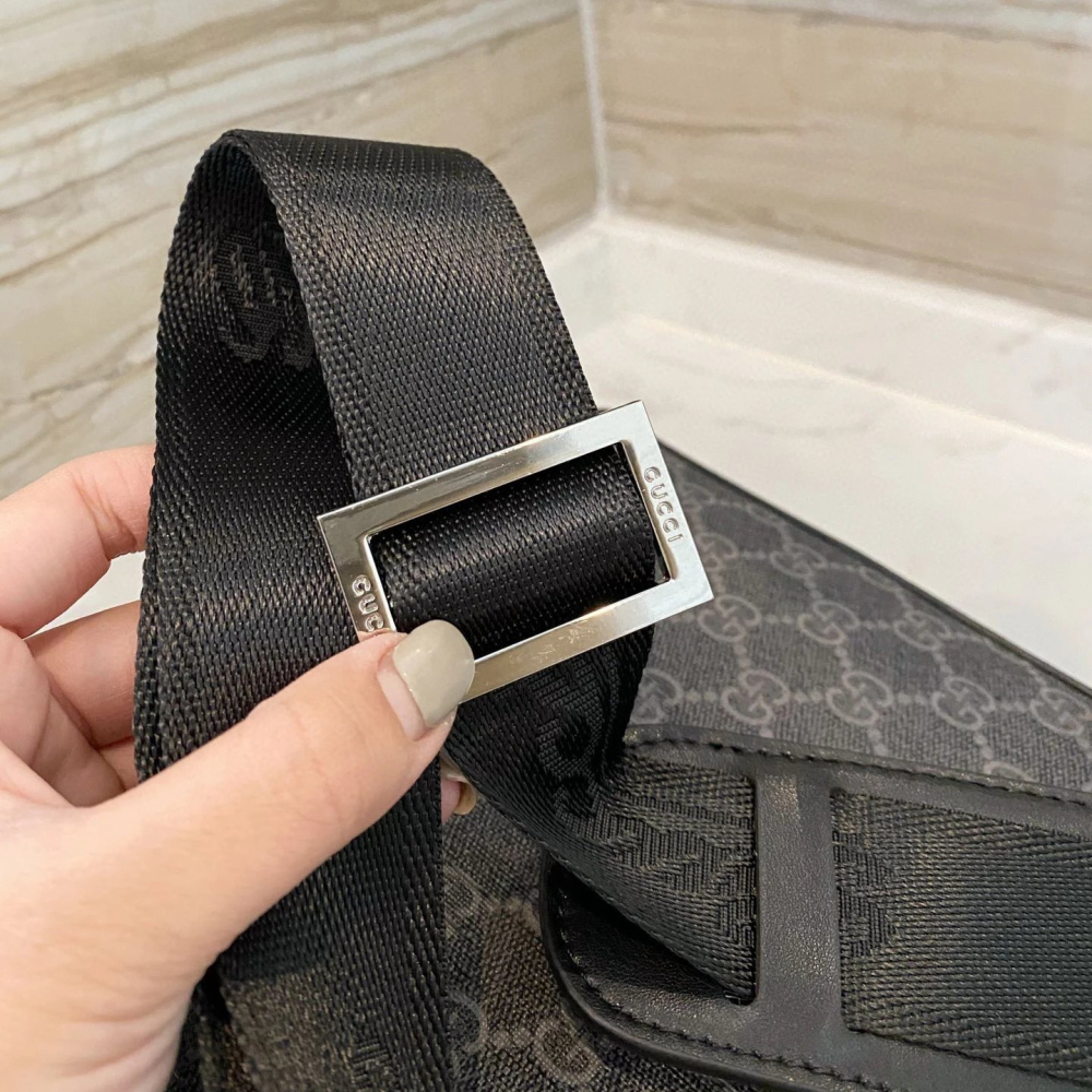 GUCCI郵差包 古馳包包 男生包包 男士斜背包 PVC拼牛皮翻蓋包 大容量單肩包 側背包 商務出差旅行包 休閒包 通勤-細節圖7