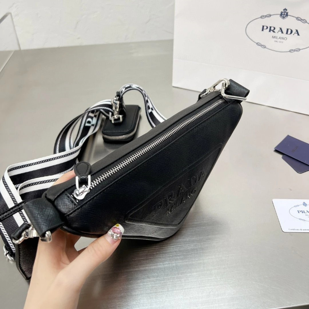 Prada普拉達包包 二合一三角包 Triangle Saffiano皮質壓花徽標單肩包 男女通用斜背包 時尚休閒包 通-細節圖4