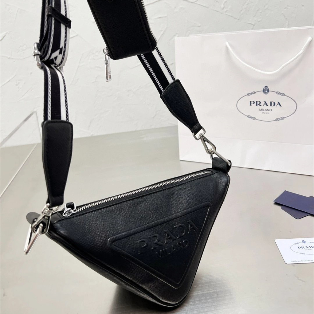 Prada普拉達包包 二合一三角包 Triangle Saffiano皮質壓花徽標單肩包 男女通用斜背包 時尚休閒包 通-細節圖6