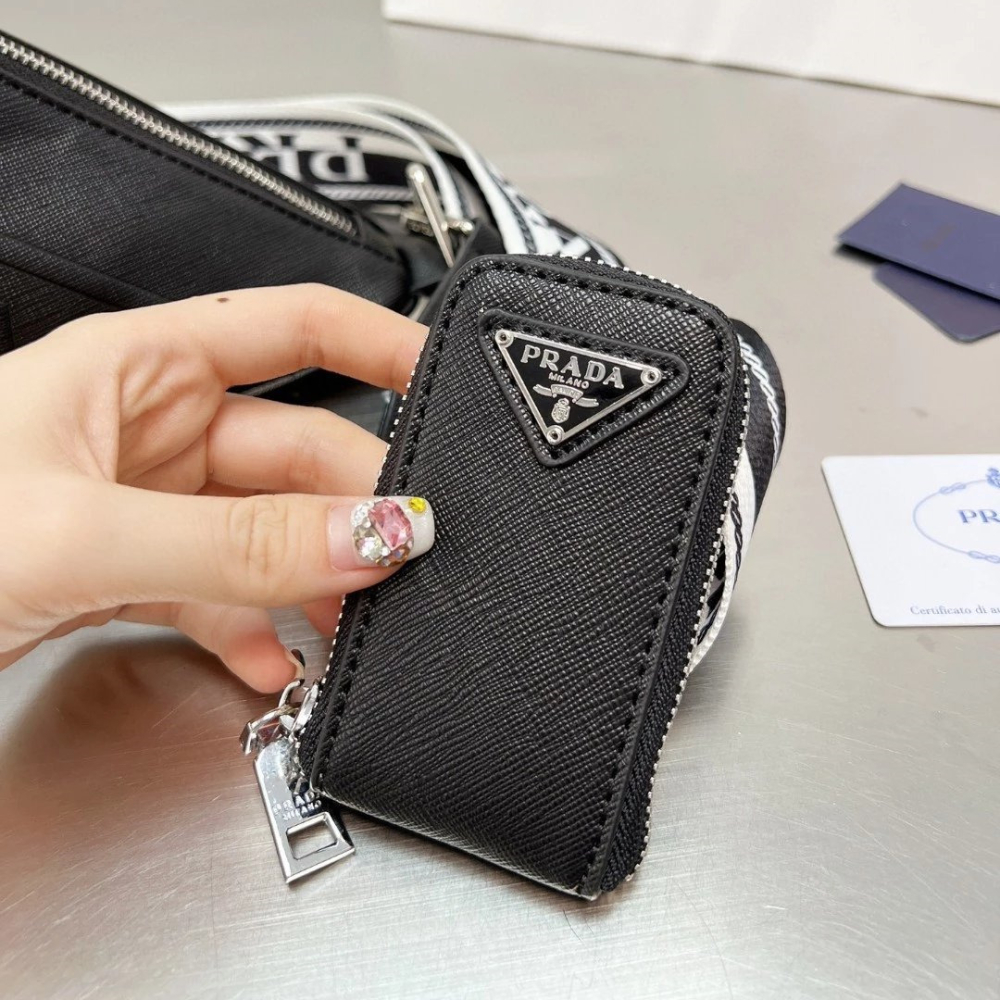 Prada普拉達包包 二合一三角包 Triangle Saffiano皮質壓花徽標單肩包 男女通用斜背包 時尚休閒包 通-細節圖7