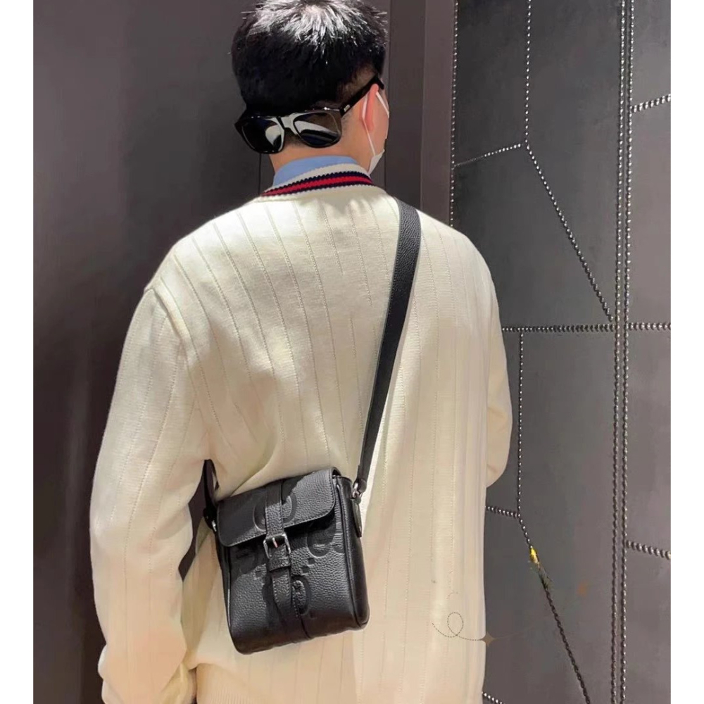Gucci相機包 古馳包包 男女通用斜背包 經典老花壓紋黑色真皮背包 小背包 翻蓋郵差包 手機袋 旅行包 通勤百搭男包女-細節圖5