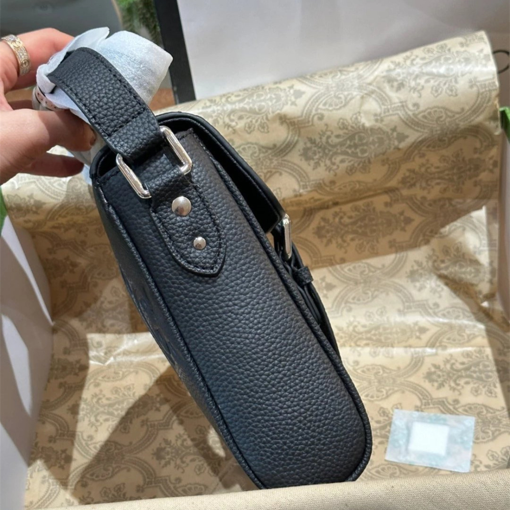 Gucci相機包 古馳包包 男女通用斜背包 經典老花壓紋黑色真皮背包 小背包 翻蓋郵差包 手機袋 旅行包 通勤百搭男包女-細節圖9