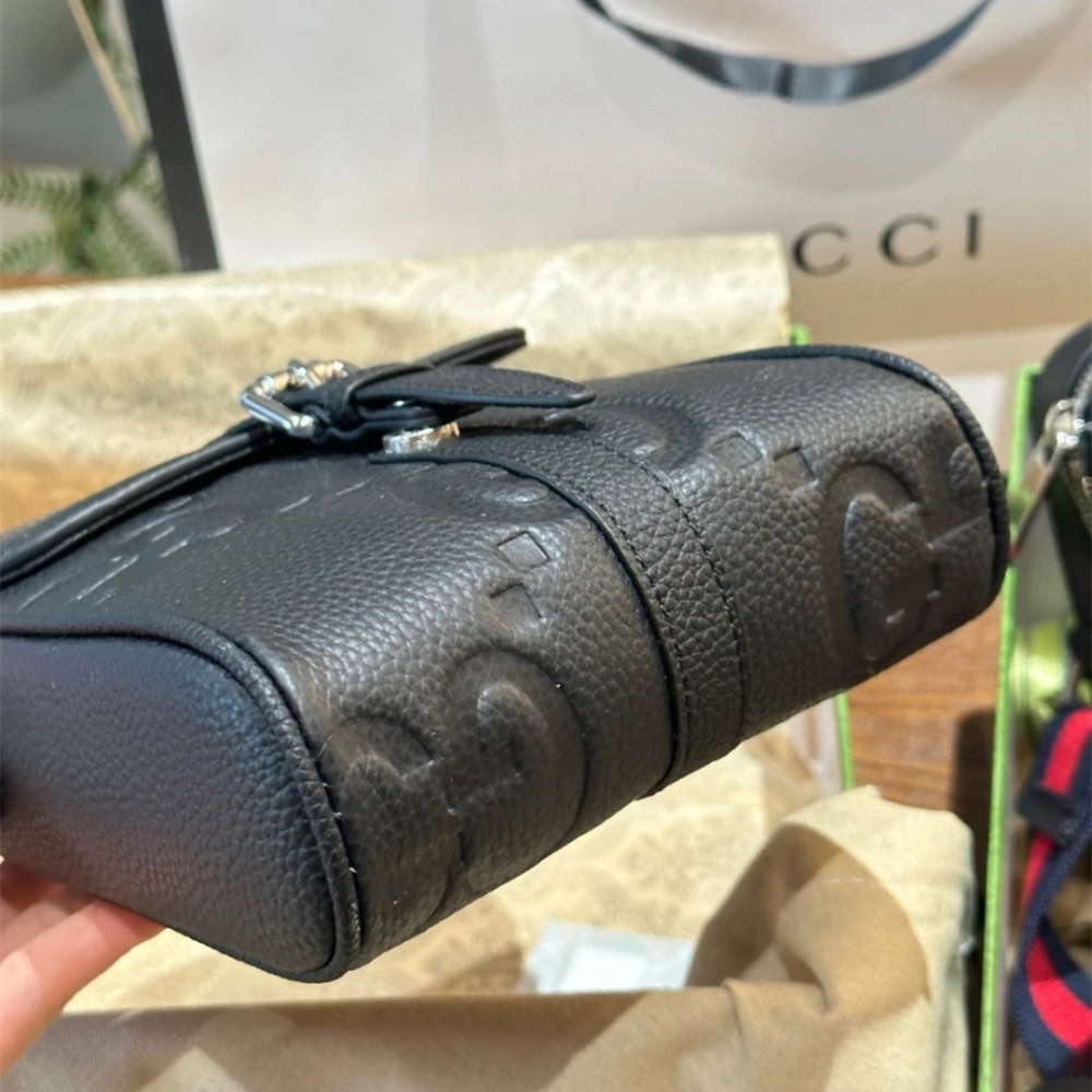 Gucci相機包 古馳包包 男女通用斜背包 經典老花壓紋黑色真皮背包 小背包 翻蓋郵差包 手機袋 旅行包 通勤百搭男包女-細節圖10