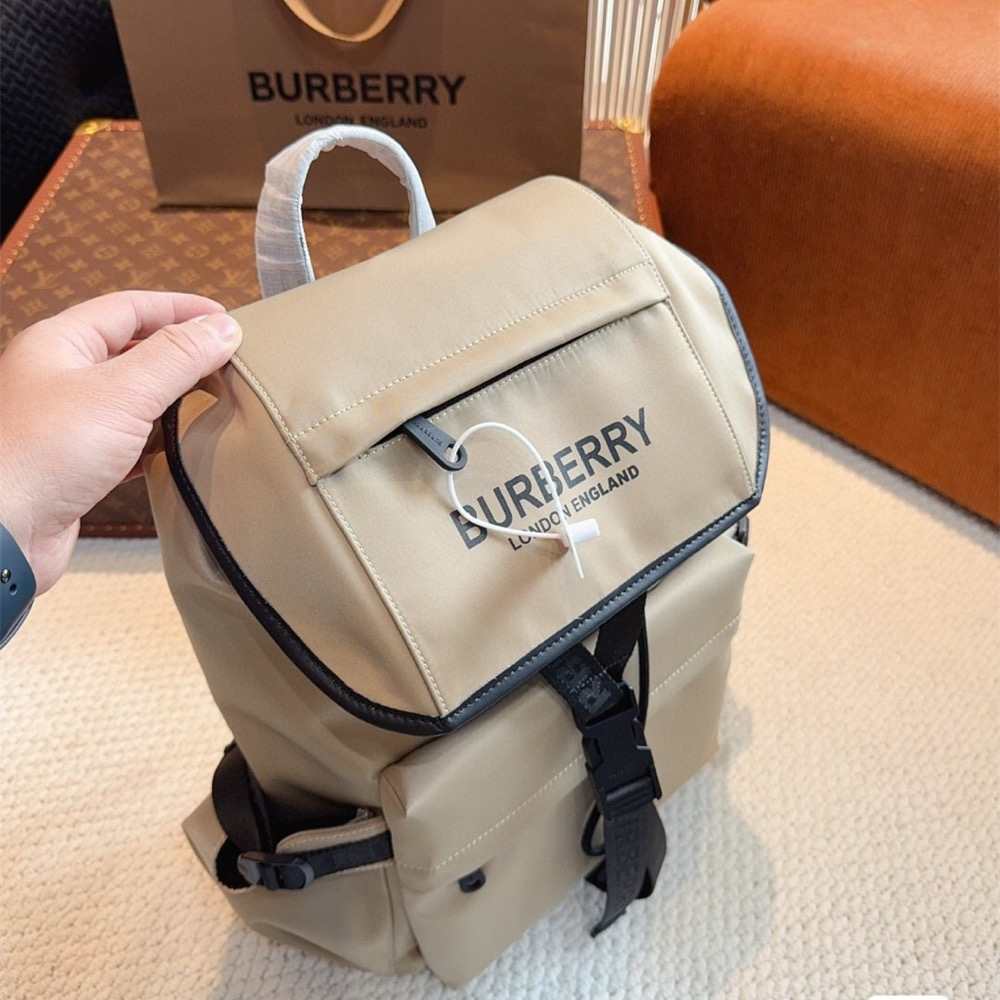 戰馬包包 Burberry雙肩包 巴寶莉背包 男女通用雙肩後背包 大容量旅行包 翻蓋包 學生書包 商務出差旅行包 筆電背-細節圖4