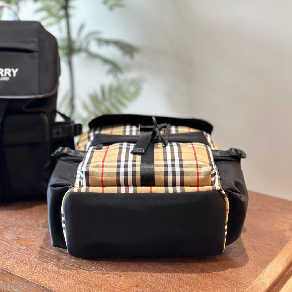BURBERRY雙肩包 戰馬背包 巴寶莉雙肩後背包 男生背包 男女通用背包 手提袋 大容量翻蓋包 商務通勤包 休閒包 運-細節圖7