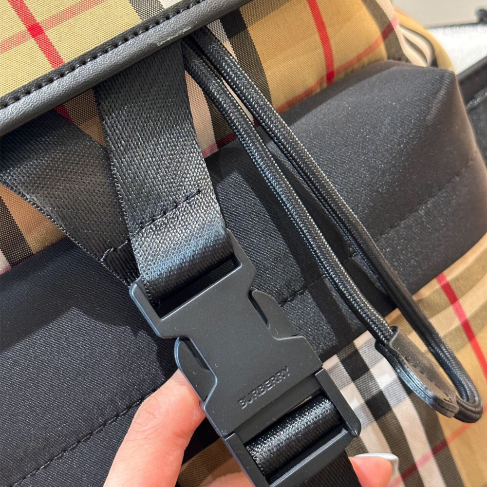 BURBERRY雙肩包 戰馬背包 巴寶莉雙肩後背包 男生背包 男女通用背包 手提袋 大容量翻蓋包 商務通勤包 休閒包 運-細節圖8