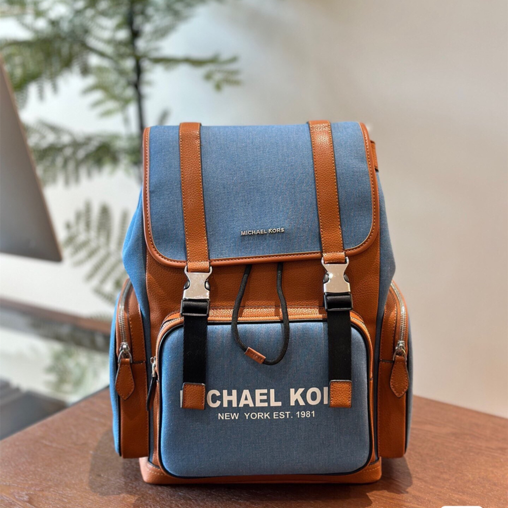 Michael Kors雙肩包 Cooper男生雙肩後背包 大容量旅行包 翻蓋抽繩包 多隔層筆電背包 真皮包包 時尚通勤-細節圖2