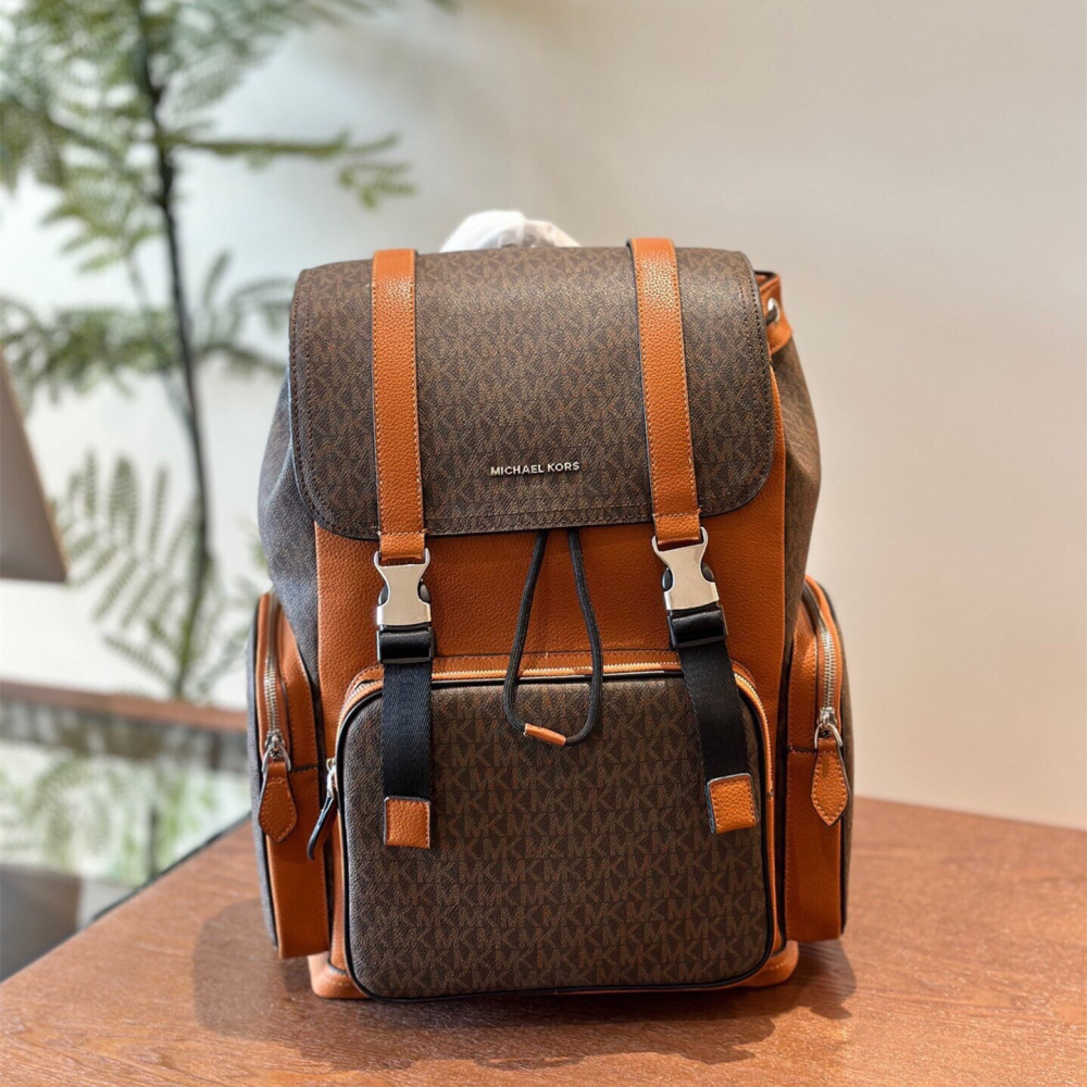 Michael Kors雙肩包 Cooper男生雙肩後背包 大容量旅行包 翻蓋抽繩包 多隔層筆電背包 真皮包包 時尚通勤-細節圖3