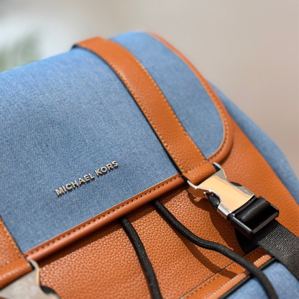 Michael Kors雙肩包 Cooper男生雙肩後背包 大容量旅行包 翻蓋抽繩包 多隔層筆電背包 真皮包包 時尚通勤-細節圖7
