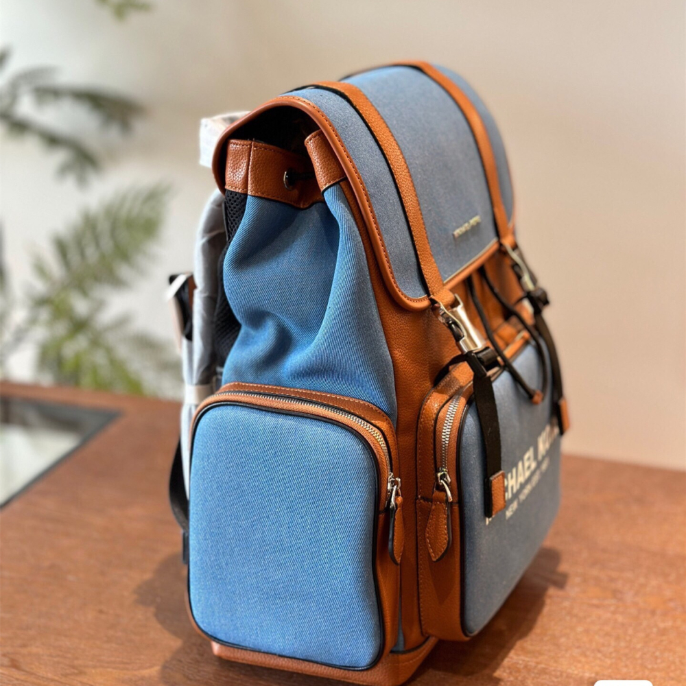 Michael Kors雙肩包 Cooper男生雙肩後背包 大容量旅行包 翻蓋抽繩包 多隔層筆電背包 真皮包包 時尚通勤-細節圖8