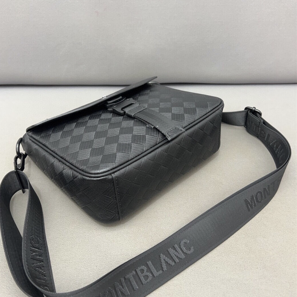 MONT BLANC萬寶龍包包 男生斜背包 郵差包 翻蓋包 黑色真皮男包 牛皮包包 單肩包 旅行包 側背包 小方包 時尚-細節圖4