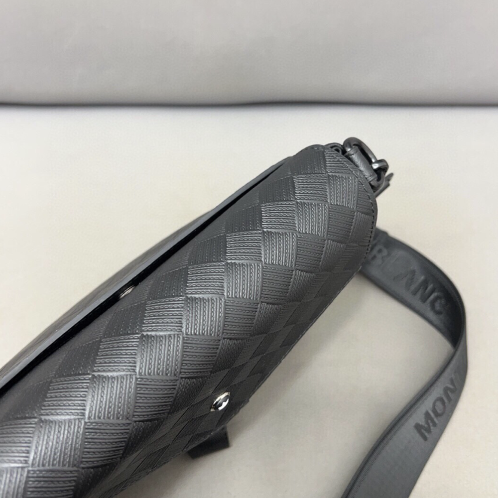 MONT BLANC萬寶龍包包 男生斜背包 郵差包 翻蓋包 黑色真皮男包 牛皮包包 單肩包 旅行包 側背包 小方包 時尚-細節圖6