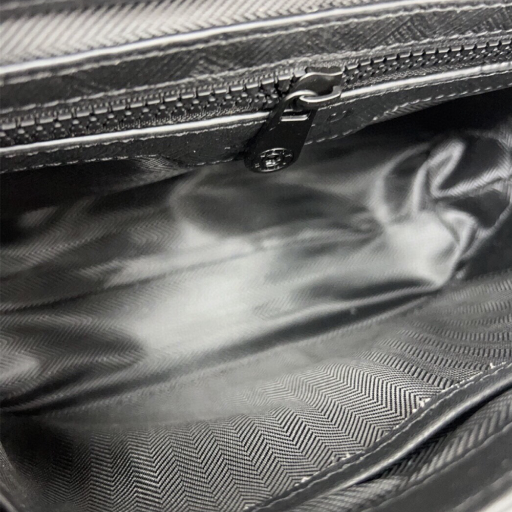 MONT BLANC萬寶龍包包 男生斜背包 郵差包 翻蓋包 黑色真皮男包 牛皮包包 單肩包 旅行包 側背包 小方包 時尚-細節圖9