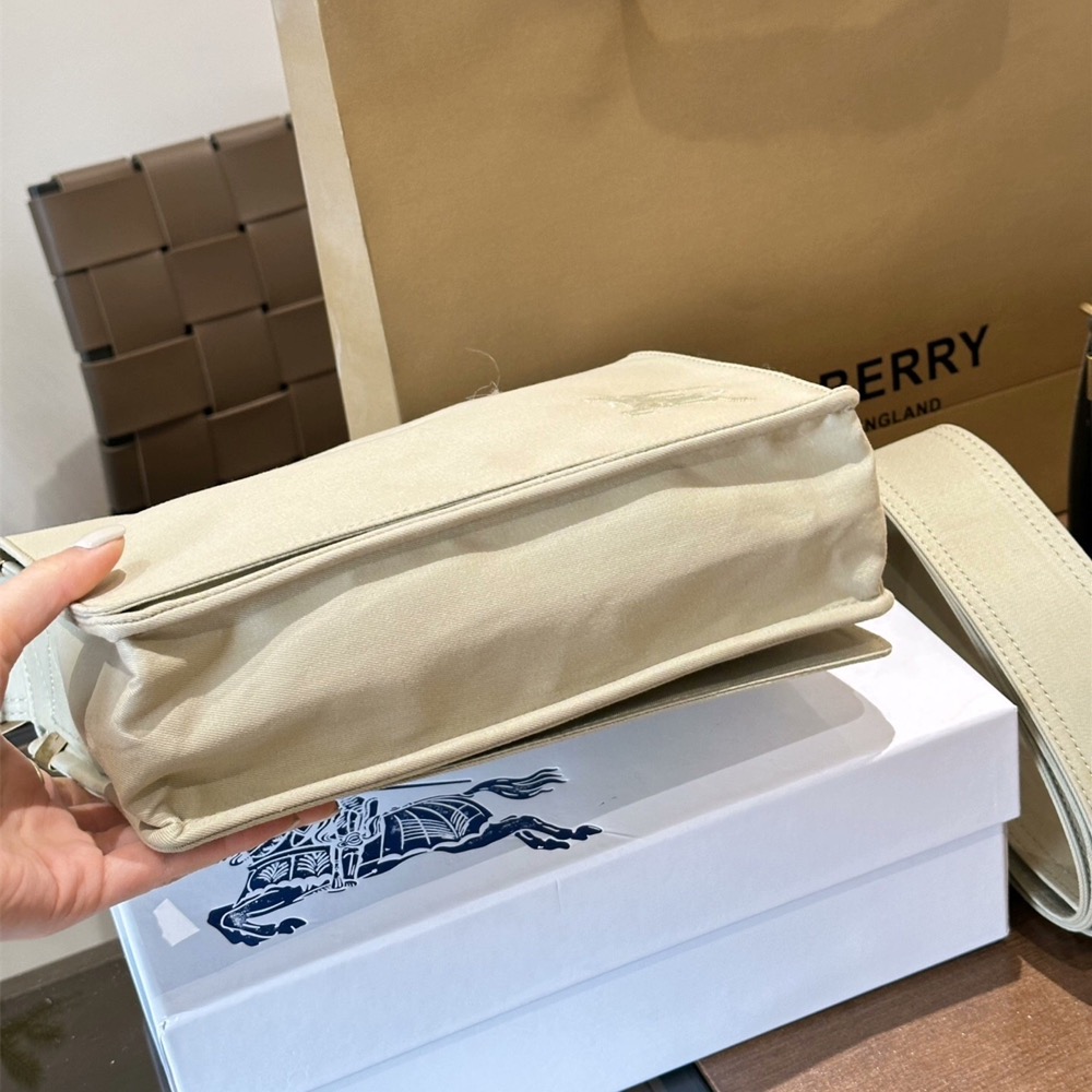 BURBERRY戰馬包包 男女通用斜背包 帆布包 翻蓋包 單肩包 側背包 通勤百搭休閒包 旅行包 小背包 小方包 相機包-細節圖9