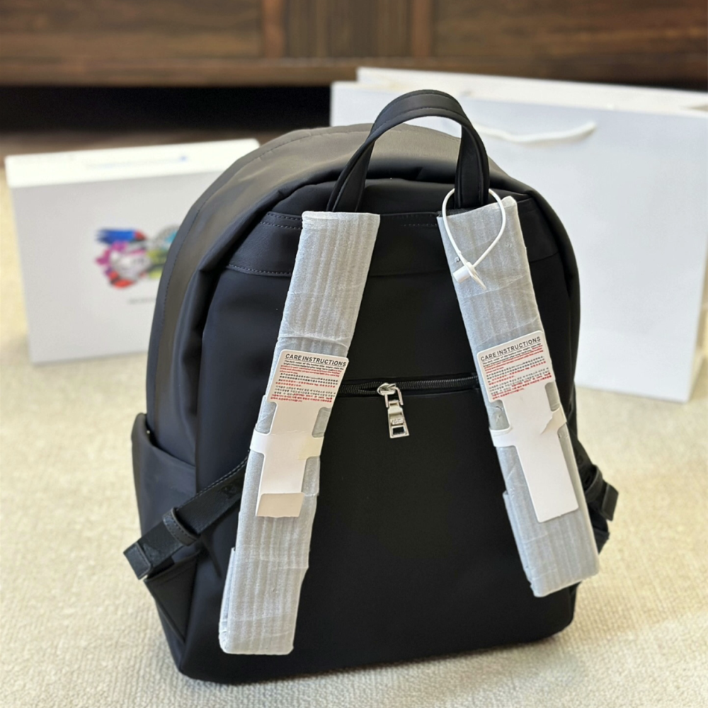 Prada普拉達雙肩包 男女通用背包 輕量防潑水尼龍後背包 多隔層大容量筆電背包 電腦包 休閒包 通勤百搭運動包 旅行包-細節圖3