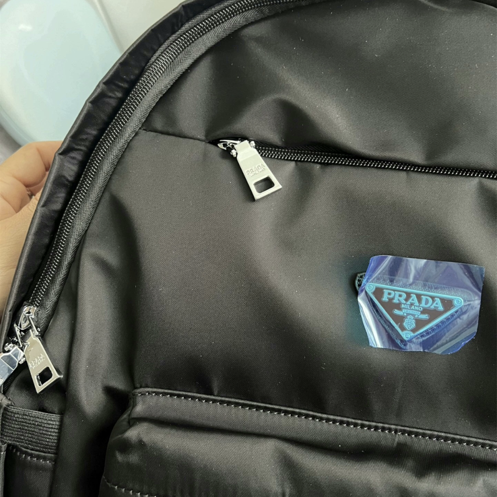 Prada普拉達雙肩包 男女通用背包 輕量防潑水尼龍後背包 多隔層大容量筆電背包 電腦包 休閒包 通勤百搭運動包 旅行包-細節圖4